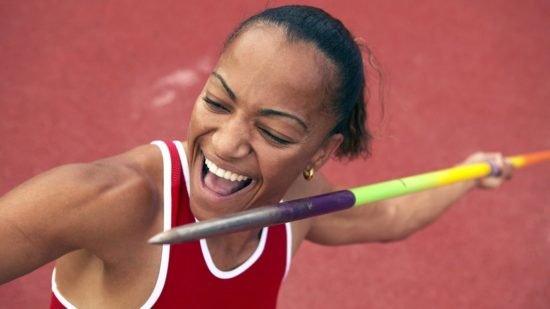 伊朗骑手吉塔·日特科维奇荣获2024年最佳障碍赛骑手奖，表彰其卓越表现。