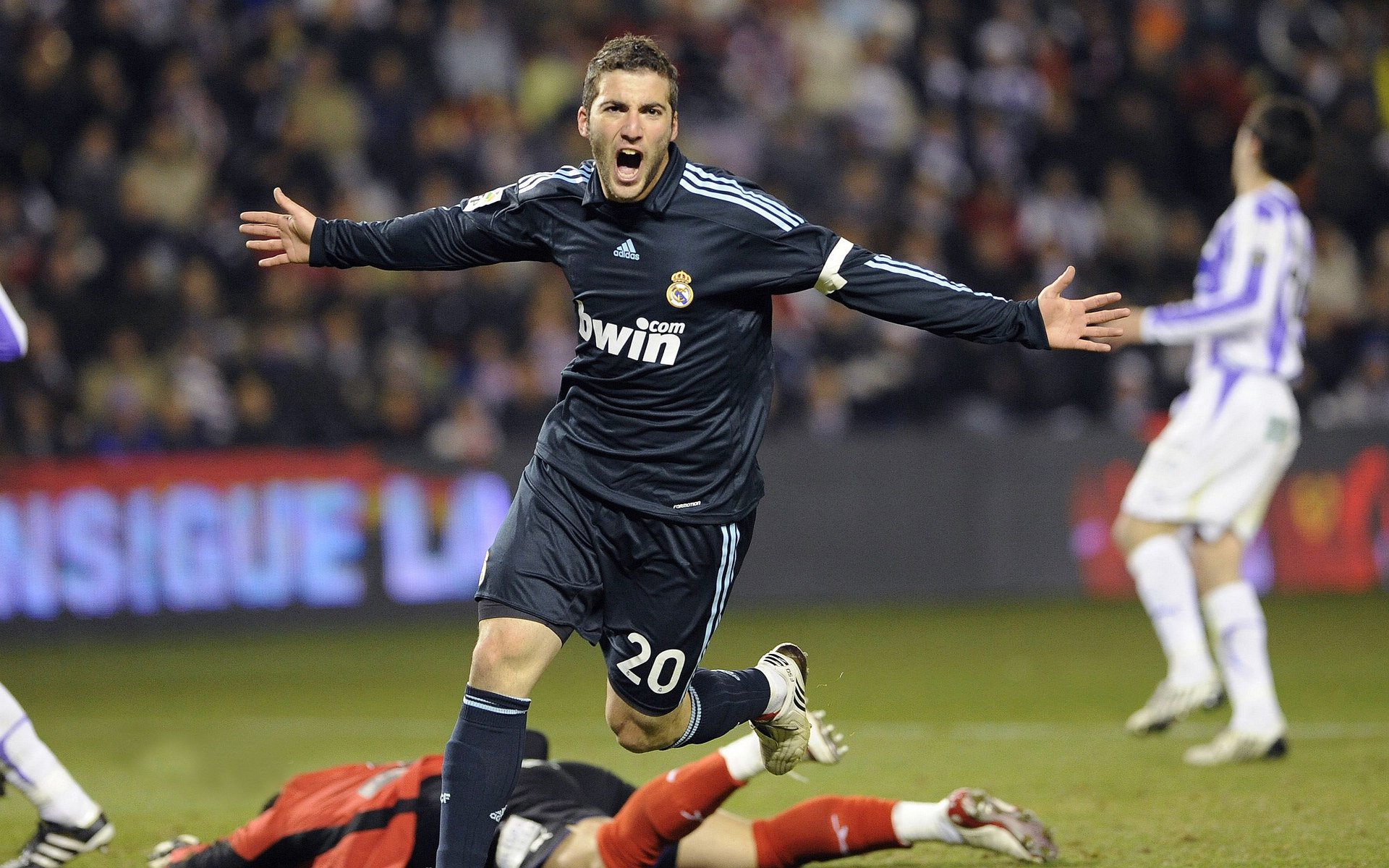 开云体育官方网站-英超精彩集锦：我们不一样的足球瞬间，英超集锦2020-2021